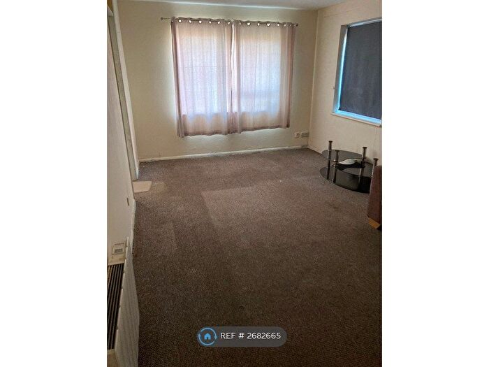 1 Bedroom Flat To Rent In Kimberley Close, Slough, SL3