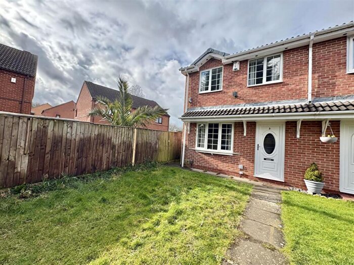 3 Bedroom House To Rent In Osprey Close, Clifton, Nottingham, NG11