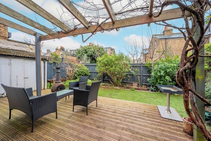 2 Bedroom Flat To Rent In Jephtha Road, Putney, London, SW18