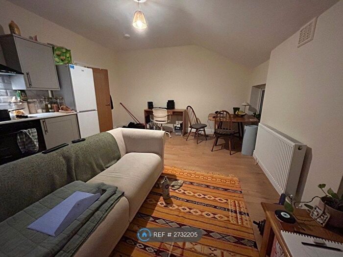 2 Bedroom Flat To Rent In Parkfield Road, Aigburth, Liverpool, L17