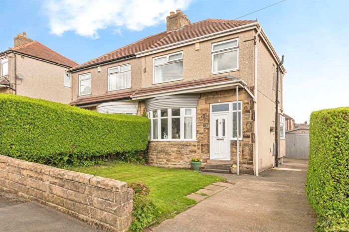 3 Bedroom Semi Detached House For Sale In Farfield Grove, Bradford, BD6