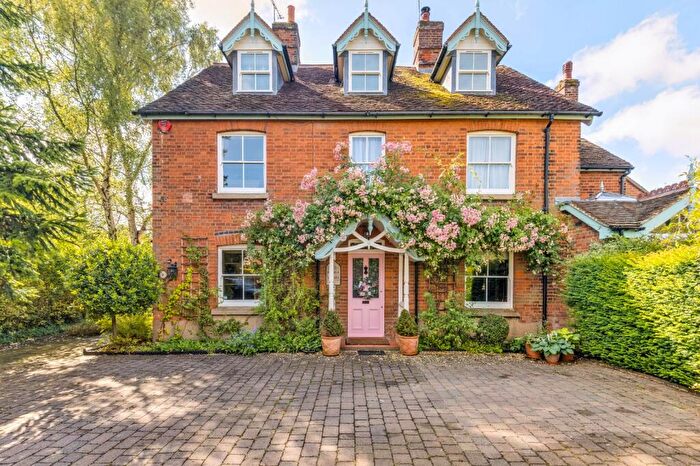 4 Bedroom Semi-Detached House For Sale In Gun Lane, Knebworth, Hertfordshire, SG3