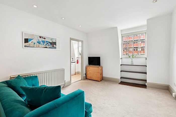 1 Bedroom Terraced House For Sale In Cambridge Street, Pimlico, SW1V