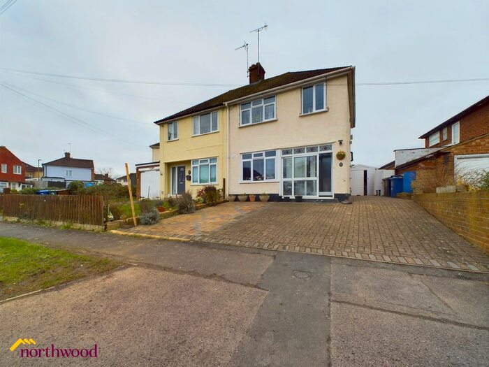 3 Bedroom Semi-Detached House To Rent In Pinhill Road, Banbury, OX16