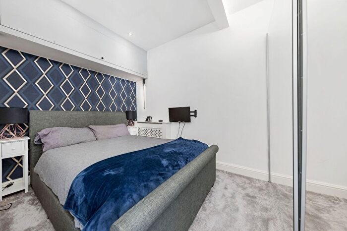 1 Bedroom Flat To Rent In Fitzneal Street, London, W12