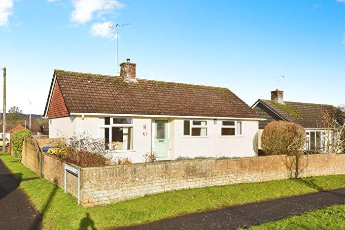 3 Bedroom Bungalow For Sale In Wessex Road, Wilton ***Video Tour***, SP2