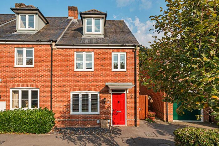 4 Bedroom End Of Terrace House For Sale In Newbury, Berkshire, RG19