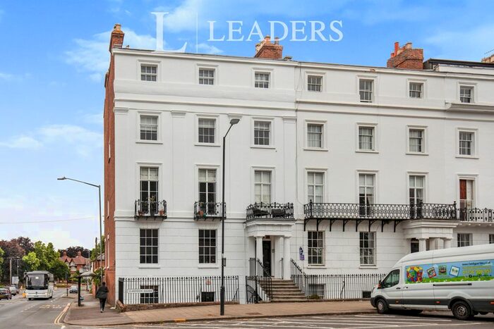3 Bedroom Flat To Rent In Clarendon Square, Leamington Spa, CV32