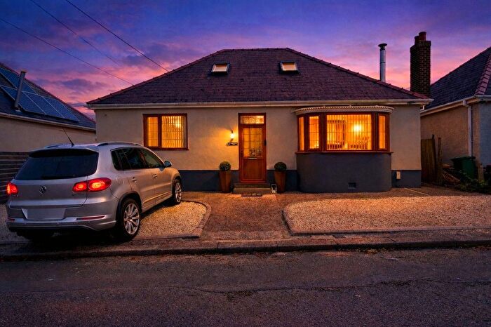 4 Bedroom Bungalow For Sale In Priory Lodge Drive, Milford Haven, Pembrokeshire, SA73