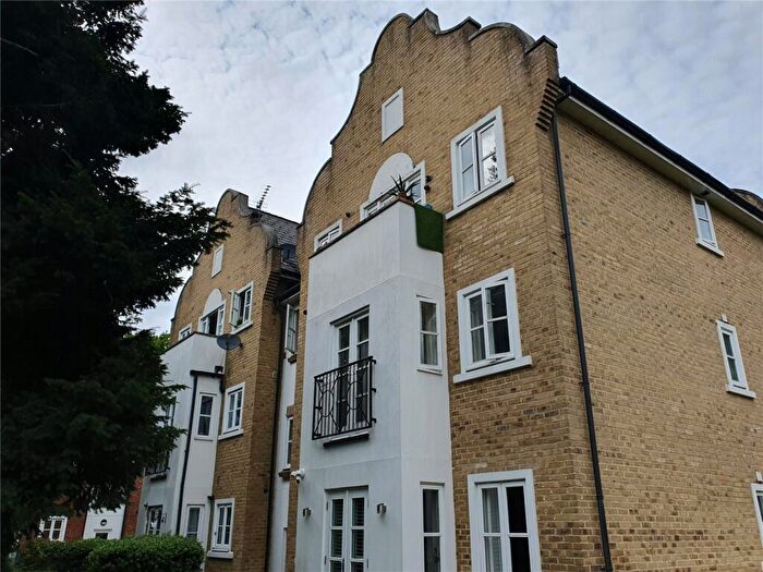 2 Bedroom Flat To Rent In Upton Park, Slough, Berkshire, SL1