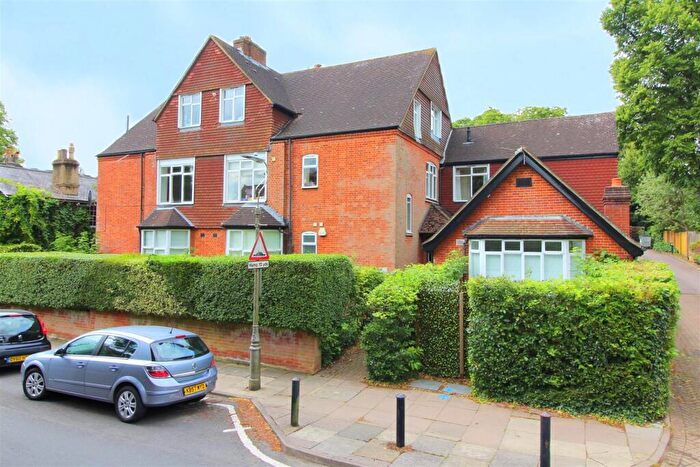 2 Bedroom Apartment To Rent In Hillside Road, St. Albans, AL1