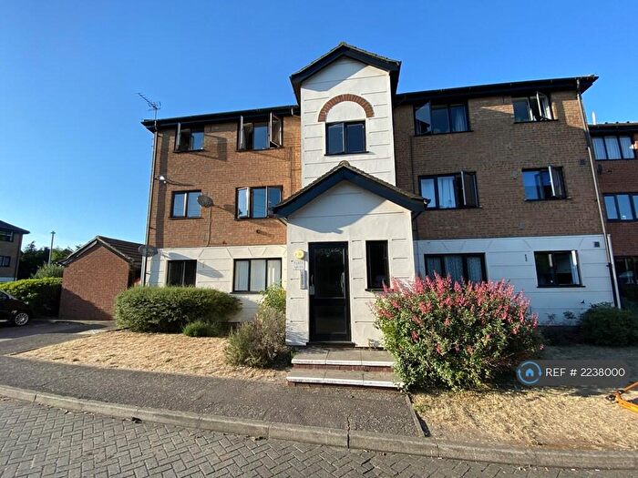 1 Bedroom Flat To Rent In Parrotts Field, Hoddesdon, EN11