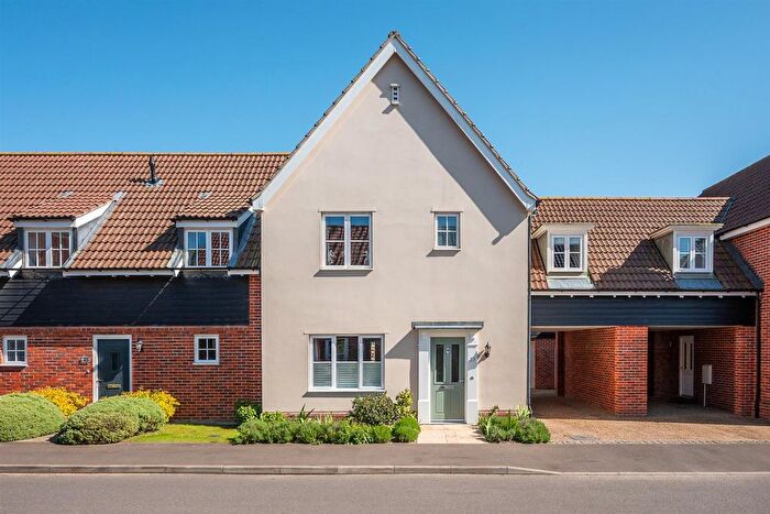 3 Bedroom Link Detached House For Sale In Eccles Way, Holt, NR25