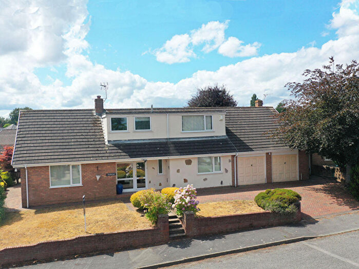4 Bedroom Detached Bungalow For Sale In Glyn Avenue, Wrexham, LL12