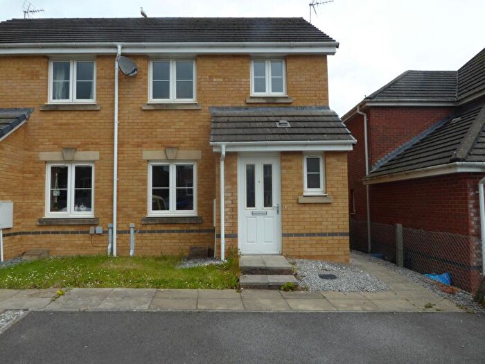 3 Bedroom Semi-Detached House To Rent In Clos Gwaith Brics, Tondu, Bridgend., CF32