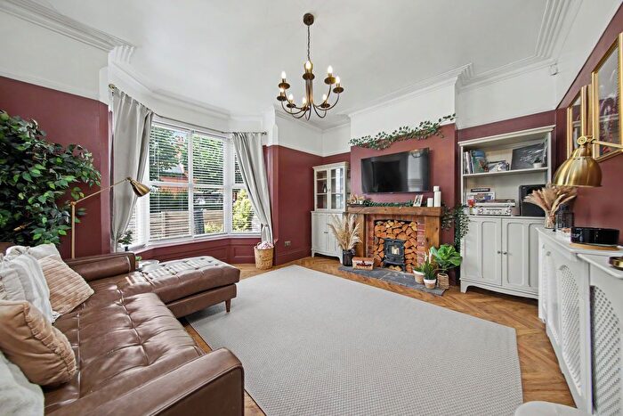 3 Bedroom Terraced House For Sale In Albion Road, Chesterfield, S40