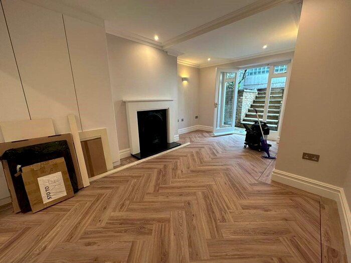 2 Bedroom Flat To Rent In Richmond Avenue, Islington, London, N1