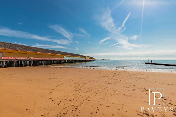 Chalet For Sale In Southcliff Promenade, Walton On The Naze, CO14