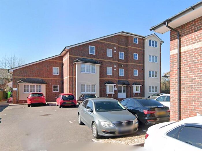 1 Bedroom Flat For Sale In Spencer Close, Aldershot, GU12