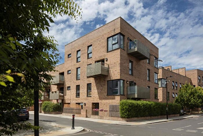 2 Bedroom Flat For Sale In Elmington Road, Camberwell, SE5