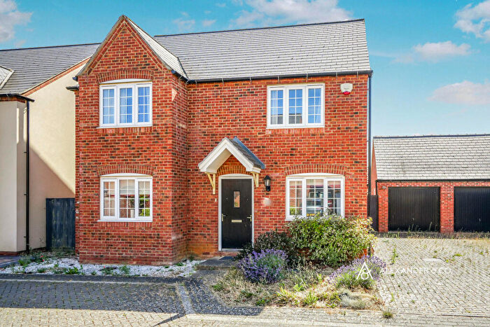 4 Bedroom Detached House To Rent In Catterick Road, Bicester, OX26