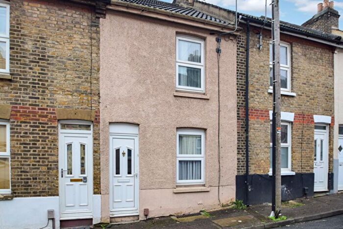 2 Bedroom Terraced House For Sale In Charter Street, Chatham, ME4