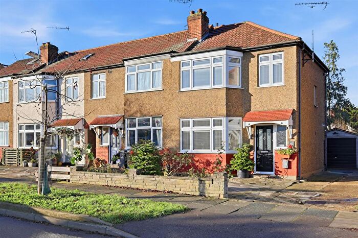 3 Bedroom End Terrace House For Sale In Inverness Avenue, Enfield, EN1