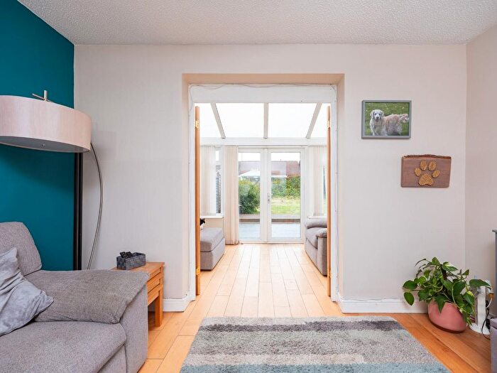 3 Bedroom Semi-Detached House For Sale In Springfield Avenue, Mangotsfield, BS16
