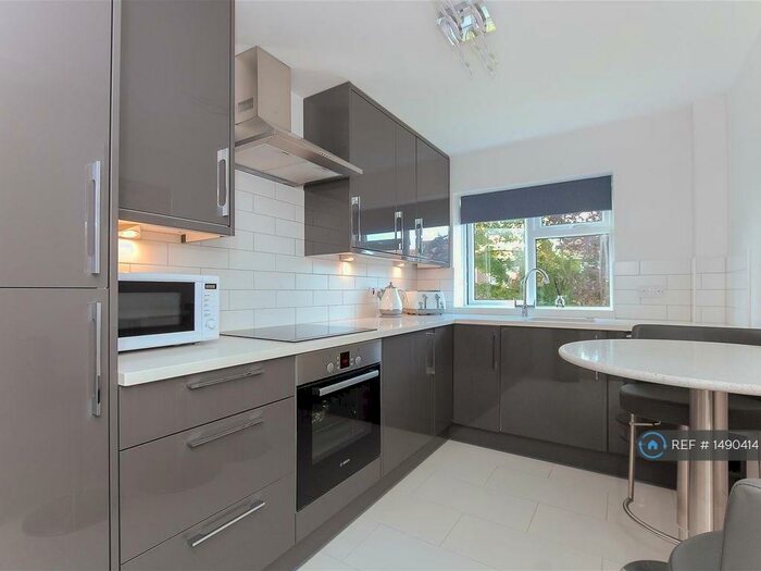 1 Bedroom Flat To Rent In Suffolk Close, Slough, SL1