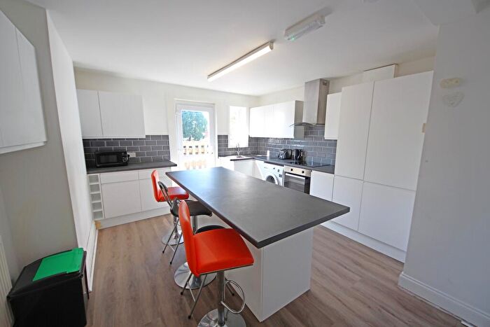 5 Bedroom Flat To Rent In Wimborne Road, Winton, Bournemouth, BH9