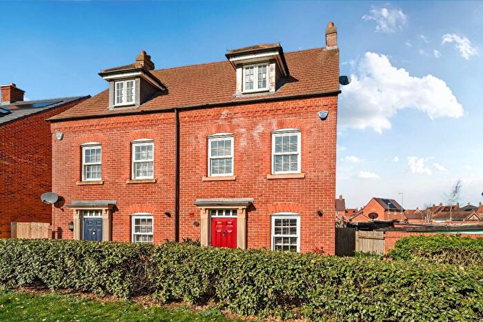 4 Bedroom Semi-Detached House For Sale In Saxon Way, Bedford, MK40