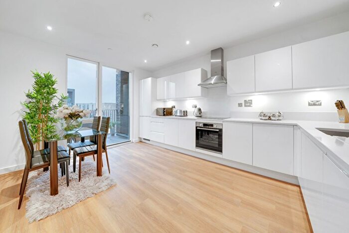 3 Bedroom Flat To Rent In Shackleton Way, London, E16