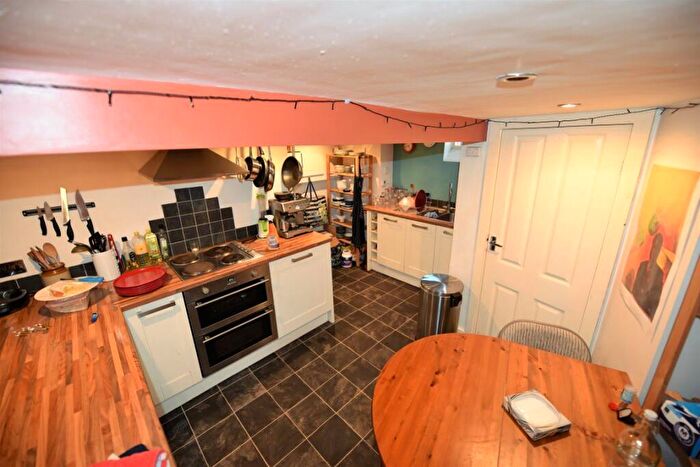 2 Bedroom House To Rent In Thornville View, LS6