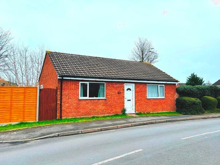 2 Bedroom Detached Bungalow For Sale In Forest Gate, Evesham, WR11