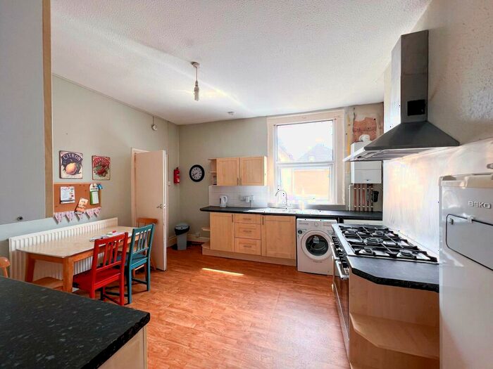 5 Bedroom Maisonette To Rent In High Street, Staple Hill, Bristol, BS16