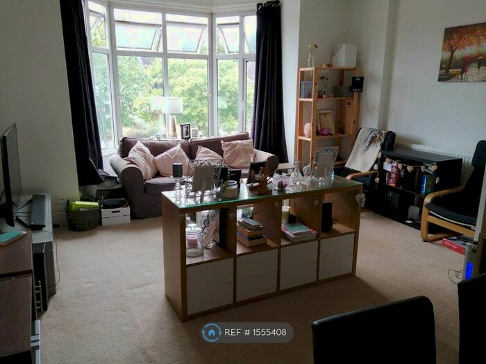 2 Bedroom Flat To Rent In Park Avenue, Bromley, BR1