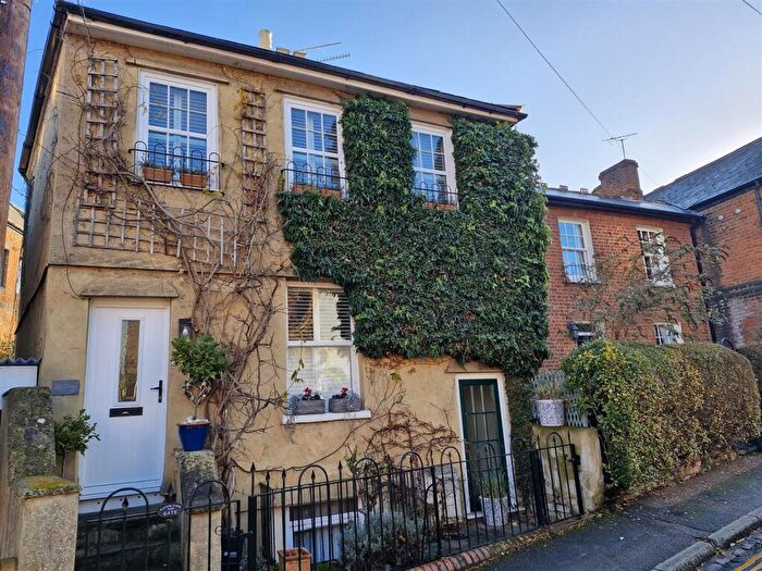 3 Bedroom Semi Detached House For Sale In St. Johns Hill, Reading, RG1