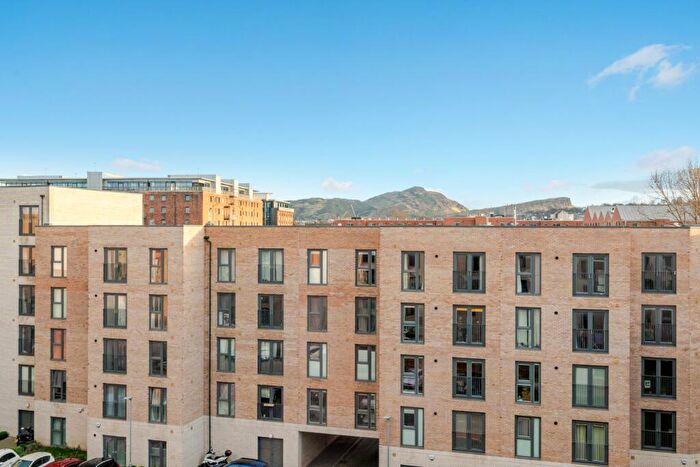 3 Bedroom Flat To Rent In Kilpatrick Grove, Edinburgh, EH6