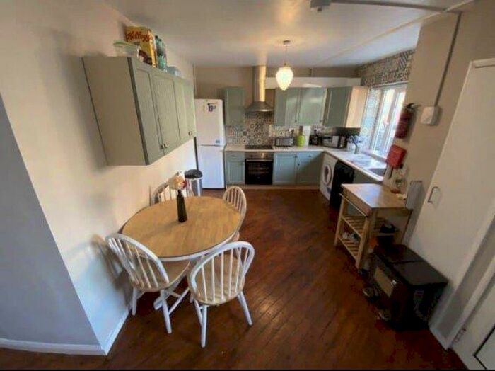 4 Bedroom Flat To Rent In Colville State, N1