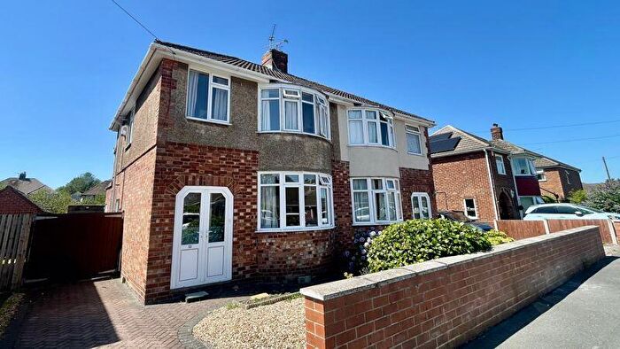 3 Bedroom Semi-Detached House For Sale In Western Crescent, Lincoln, LN6