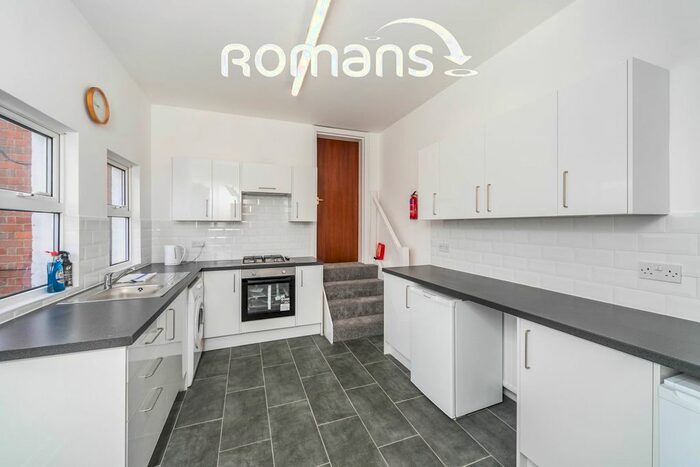 3 Bedroom Maisonette To Rent In Edgehill Street, Reading, RG1