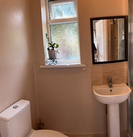 1 Bedroom Flat To Rent In Pinner, HA5