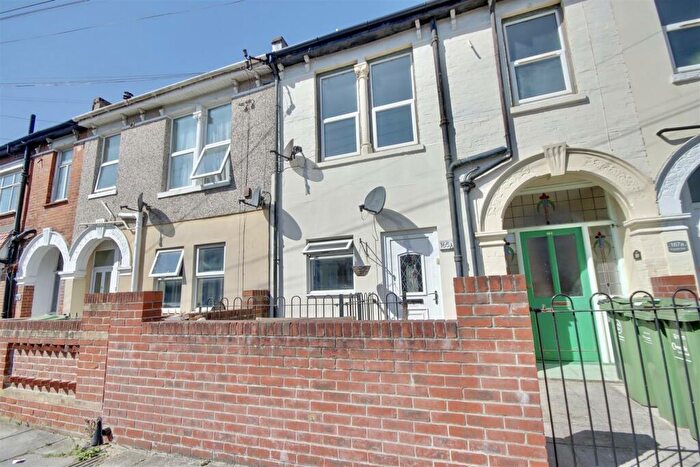 2 Bedroom Flat For Sale In Francis Avenue, Southsea, PO4