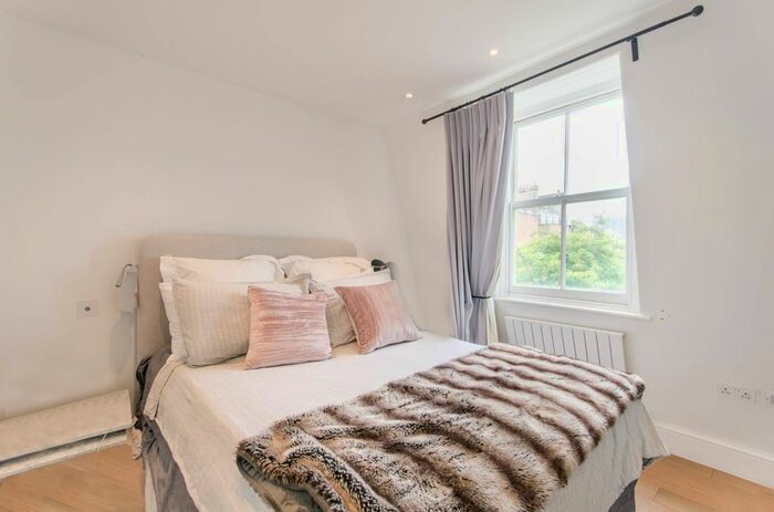 2 Bedroom Flat To Rent In Westgate Terrace, Chelsea, London, SW10
