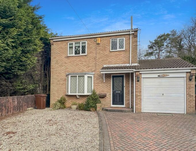 3 Bedroom Detached House For Sale In Estcourt Road, Darrington, Pontefract, WF8