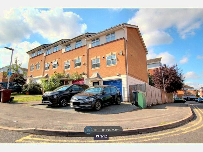 3 Bedroom End Of Terrace House To Rent In Elm Park, Reading, RG30