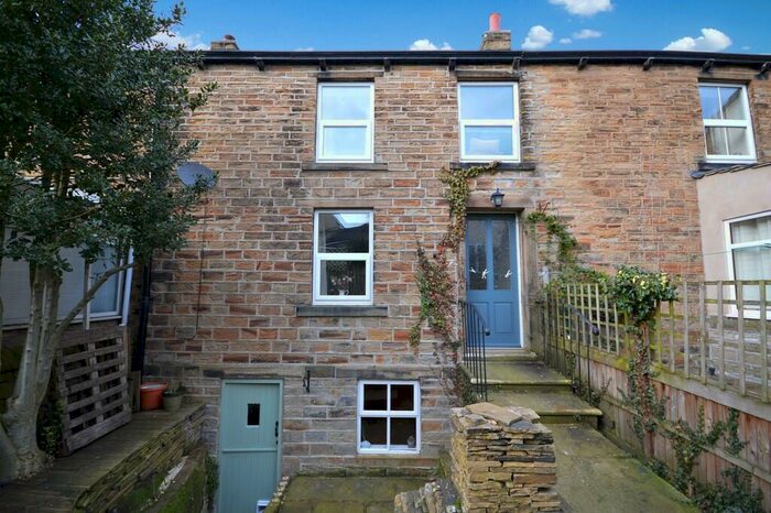 2 Bedroom Cottage To Rent In Dearneside Road, Denby Dale, Huddersfield, HD8