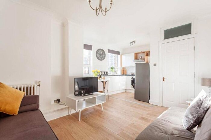 2 Bedroom Flat To Rent In Atlantic Mansions, Southampton, SO14