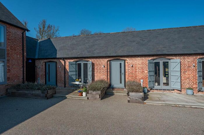 2 Bedroom Barn Conversion For Sale In Stratford Road, Wellesbourne, CV35