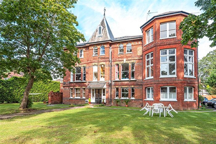 2 Bedroom Flat For Sale In The Ridge, Woking, Surrey, GU22